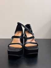 Load image into Gallery viewer, Torrid Sandals Womens 8
