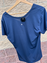 Load image into Gallery viewer, Lulu Lemon Athletic Top Size Medium
