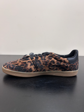 Load image into Gallery viewer, H &amp; M Mens Athletic Shoes Womens 9
