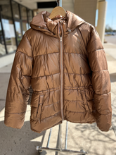 Load image into Gallery viewer, Amazon Essentials Heavy Outerwear Size Medium
