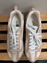 Load image into Gallery viewer, Nike Womens Athletic Shoes Womens 10.5
