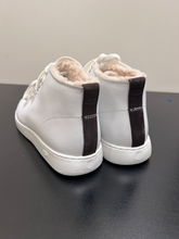 Load image into Gallery viewer, Uggs Casual Shoes Womens 7
