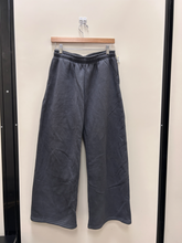 Load image into Gallery viewer, Edikted Pants Size Small
