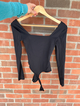 Load image into Gallery viewer, Babaton Long Sleeve Top Size Extra Small
