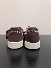 Load image into Gallery viewer, Reebok Womens Athletic Shoes Womens 8
