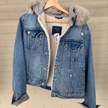 Load image into Gallery viewer, Abercrombie &amp; Fitch Heavy Outerwear Size Small
