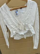 Load image into Gallery viewer, Sunday Best Long Sleeve Top Size Extra Small
