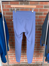 Load image into Gallery viewer, Lulu Lemon Athletic Pants Size 7/8 (29)
