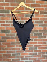 Load image into Gallery viewer, Skims Tank Top Size Medium
