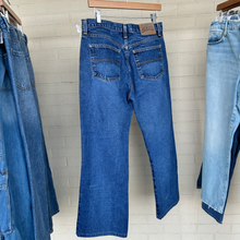 Load image into Gallery viewer, Express Denim Size 11/12 (31)
