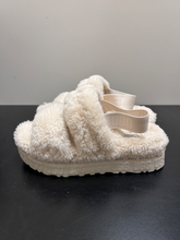 Load image into Gallery viewer, Uggs Casual Shoes Womens 8
