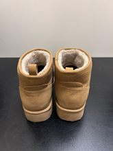 Load image into Gallery viewer, American Eagle Boots Womens 8
