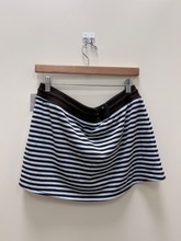 Load image into Gallery viewer, Wild Fable Short Skirt Size Medium
