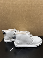 Load image into Gallery viewer, Uggs Boots Womens 9
