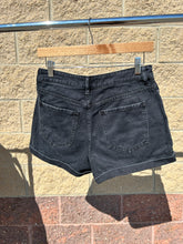 Load image into Gallery viewer, Pac Sun Shorts Size 3/4
