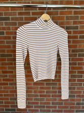 Load image into Gallery viewer, American Eagle Long Sleeve Top Size Extra Small
