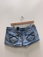 Load image into Gallery viewer, Hint Shorts Size 13/14
