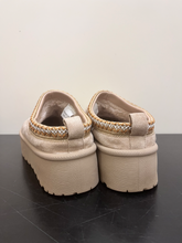 Load image into Gallery viewer, Casual Shoes Womens 8.5
