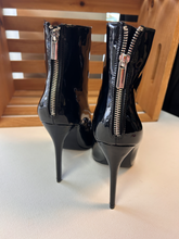 Load image into Gallery viewer, Boots Womens 9.5

