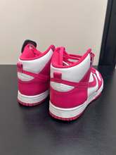 Load image into Gallery viewer, Nike Casual Shoes Womens 7.5
