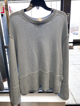 Load image into Gallery viewer, Gap Sweater Size Small

