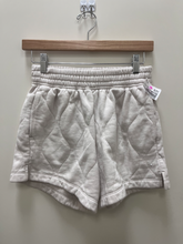 Load image into Gallery viewer, Abercrombie &amp; Fitch Shorts Size Extra Small
