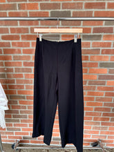 Load image into Gallery viewer, Urban Outfitters ( U ) Pants Size Small
