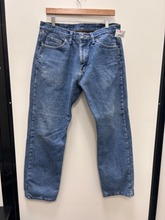 Load image into Gallery viewer, Wrangler Denim Size 34

