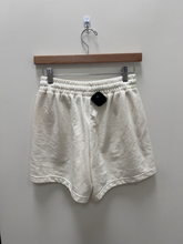 Load image into Gallery viewer, North Face Shorts Size Small

