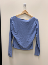 Load image into Gallery viewer, Abercrombie &amp; Fitch Long Sleeve Top Size Large
