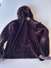 Load image into Gallery viewer, Sweatshirt Size Large
