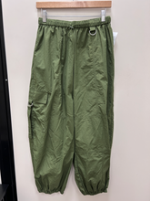 Load image into Gallery viewer, Urban Outfitters ( U ) Pants Size Small

