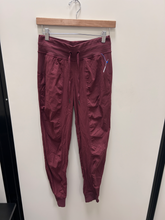 Load image into Gallery viewer, Lululemon Athletic Pants Size Medium
