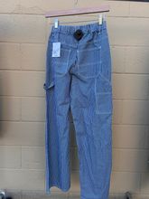 Load image into Gallery viewer, Forever 21 Denim Size Small
