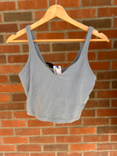 Load image into Gallery viewer, Lulu Lemon Athletic Top Size Medium
