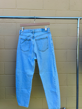 Load image into Gallery viewer, Abercrombie &amp; Fitch Denim Size 7/8 (29)
