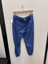 Load image into Gallery viewer, Lululemon Athletic Pants Size 5/6 (28)
