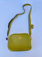Load image into Gallery viewer, Coach Purse
