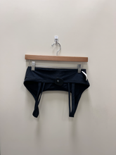 Load image into Gallery viewer, P'tula Sports Bra Size Medium
