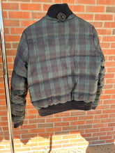 Load image into Gallery viewer, American Eagle Heavy Outerwear Size Medium
