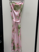 Load image into Gallery viewer, Maxi Dress Size Medium

