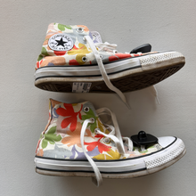 Load image into Gallery viewer, Converse Casual Shoes Womens 8
