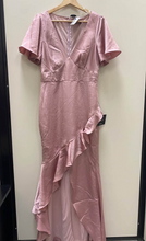 Load image into Gallery viewer, Lulus Maxi Dress Size Medium
