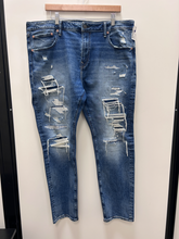Load image into Gallery viewer, American Eagle Denim Size 32
