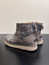 Load image into Gallery viewer, Uggs Boots Womens 10

