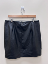 Load image into Gallery viewer, Dynamite Short Skirt Size Extra Large
