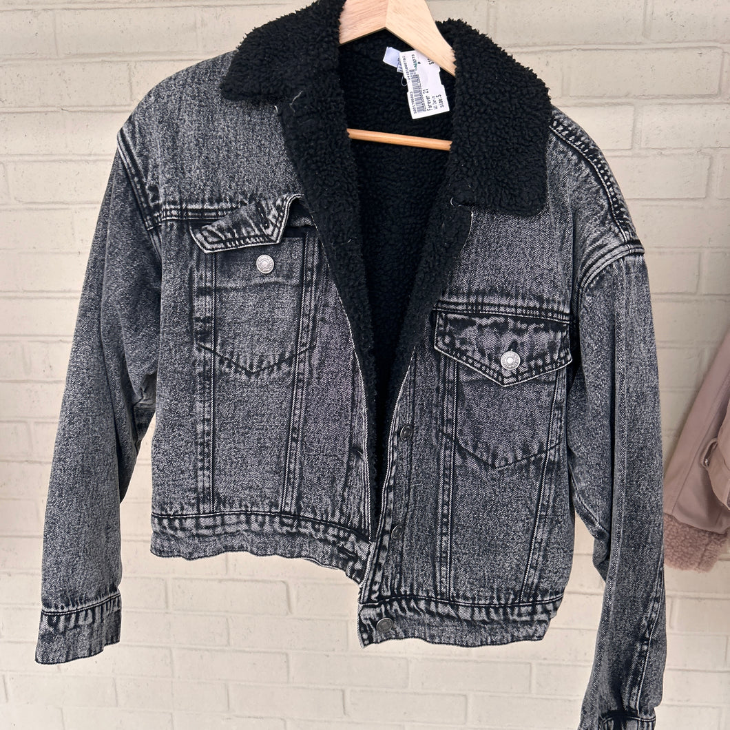 Forever 21 Denim Outerwear Size Small