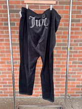 Load image into Gallery viewer, Juicy Couture Pants Size 3XL
