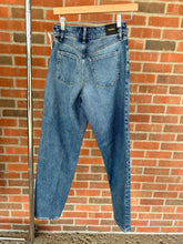 Load image into Gallery viewer, Express Denim Size 3/4 (27)
