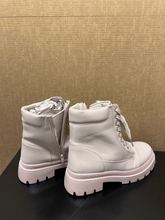 Load image into Gallery viewer, Boots Womens 10
